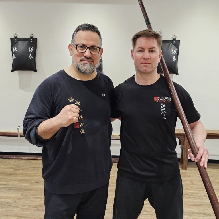 Individuelles Coaching für Körper und Geist auch in Wuppertal bei Sifu Manni erlernbar Sifu Manni Wellmann hier bei Sifu Göksel Erdogan nach dem Privattraining in Stuutgart
